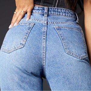 Pretty Little Thing Ripped Knee Mom Jeans NWT Size 2